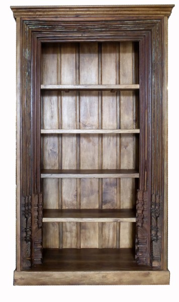Bücherregal mit portalgleichen Rahmen